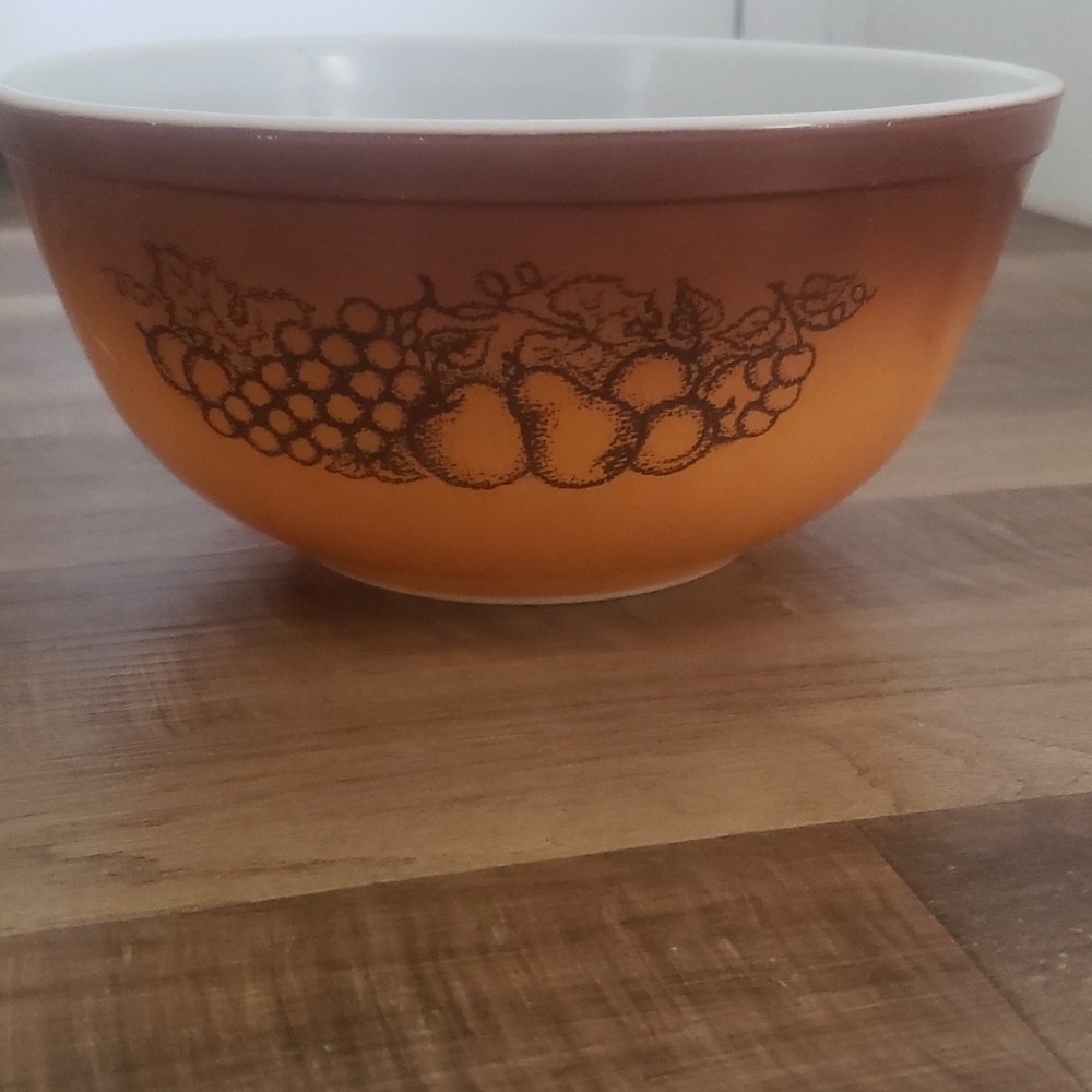 Vintage Pyrex Autumn Harvest Orchard Fruit Brown Mixing Bowl 2.5 Qt - Picture 2 of 8